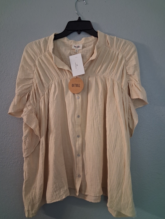 BiBi Tops - BiBi Cream Textured Button-Down Blouse with Ruffle Detail - Like new - No tags